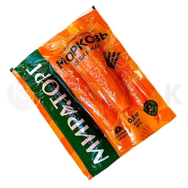 Boiled whole carrots vacuum packaging